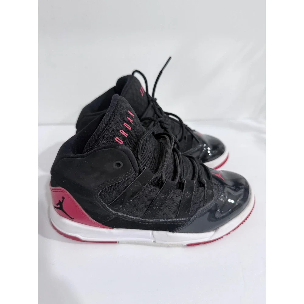 Jordan Max Aura 3 Black University Red Patent Leather SneakersAQ9216-006 Kids13C